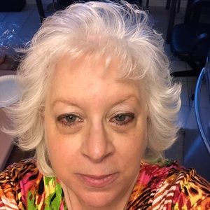 Meet your Posher, Debbie